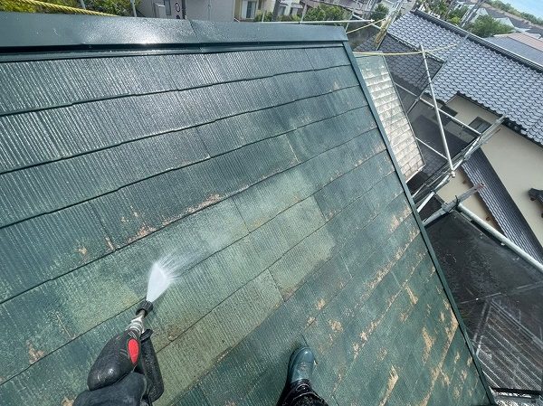 屋根カバー工事前の高圧洗浄